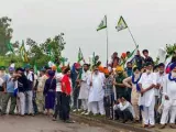 Kisan Mahapanchayat: Punjab farmers stopped on way to Delhi as Haryana Police seals Shambhu border