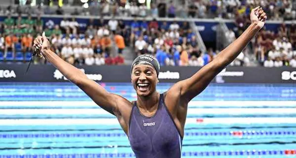Italy’s Curtis shatters women’s50m backstroke world record
