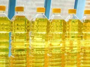 India's soy oil imports hit record high in August and palm six-month peak, dealers say