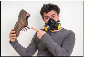 Reek  - Smell strongly and unpleasantly.