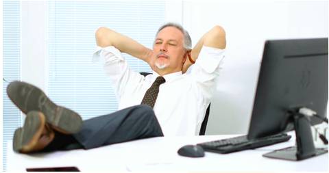 Hands-off - Meaning: Dealing with situations and people in a way that allows others to make decisions.