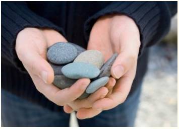 Handful - Meaning: A small number of people or things.